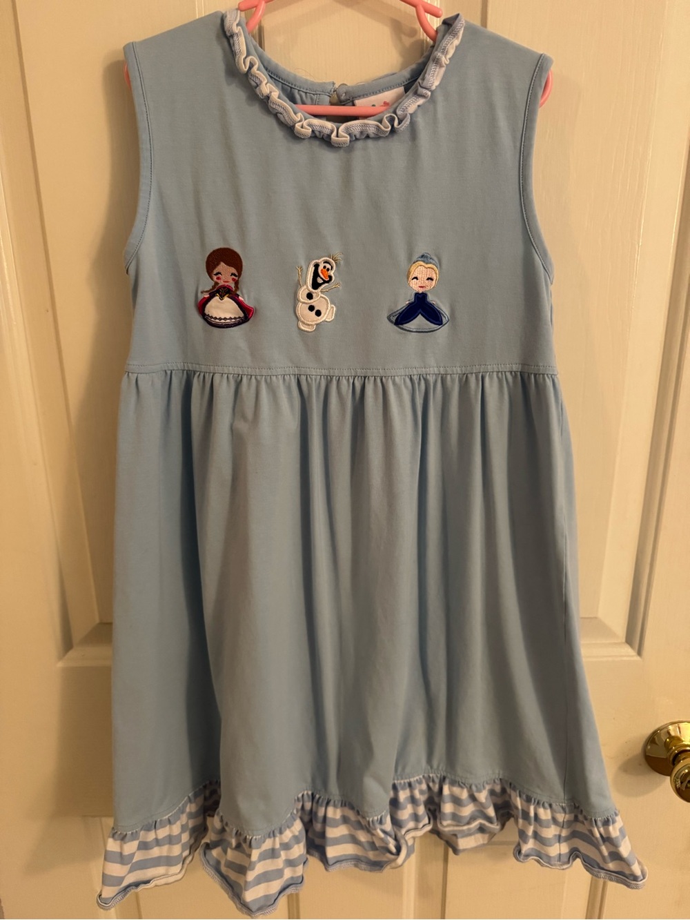 Stitchy Fish Frozen Characters appliqué dress size 7